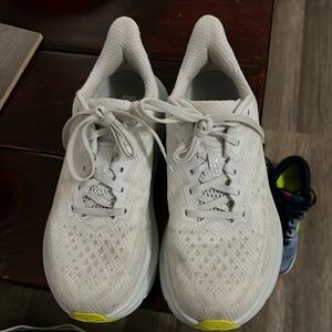 Hoka Clifton 9 women’s size 6.5